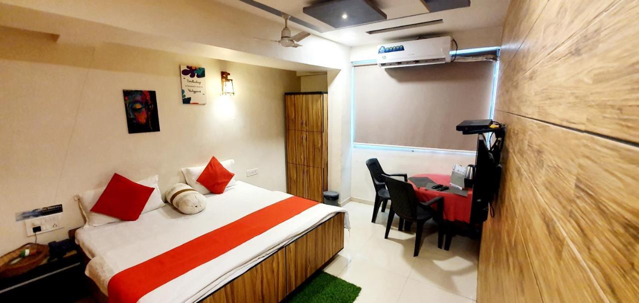 Hotel Krishna Ahmedabad Exterior photo