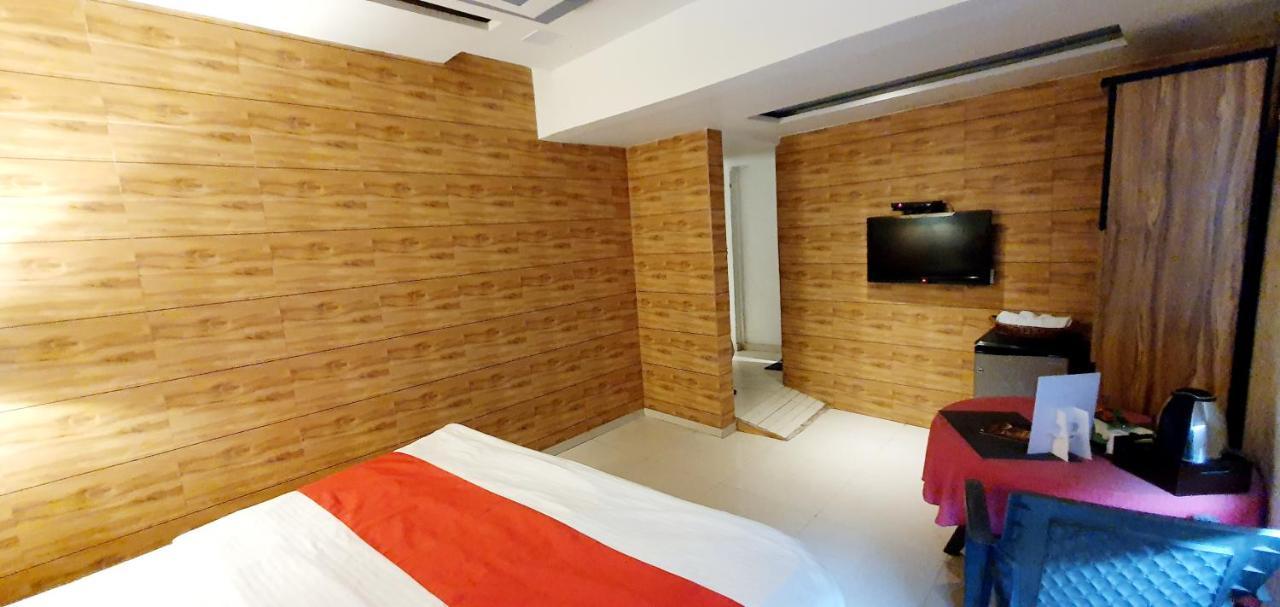 Hotel Krishna Ahmedabad Exterior photo