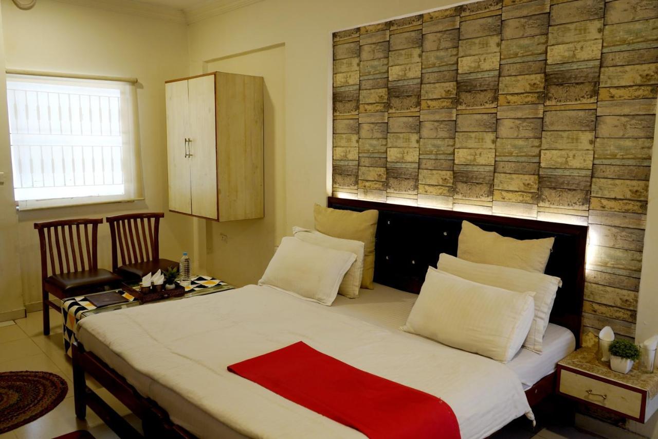 Hotel Krishna Ahmedabad Exterior photo