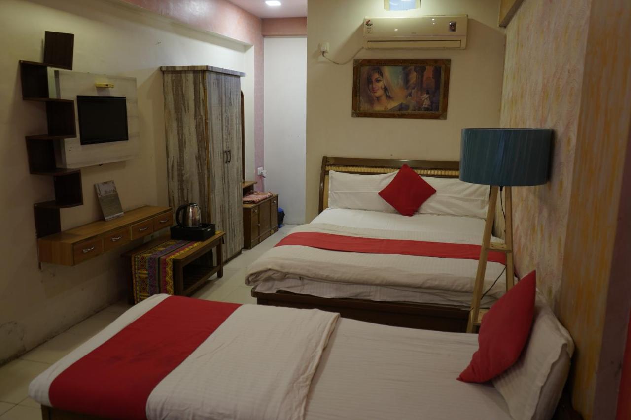 Hotel Krishna Ahmedabad Exterior photo