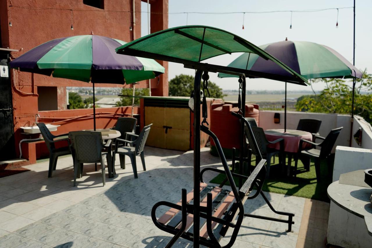 Hotel Krishna Ahmedabad Exterior photo
