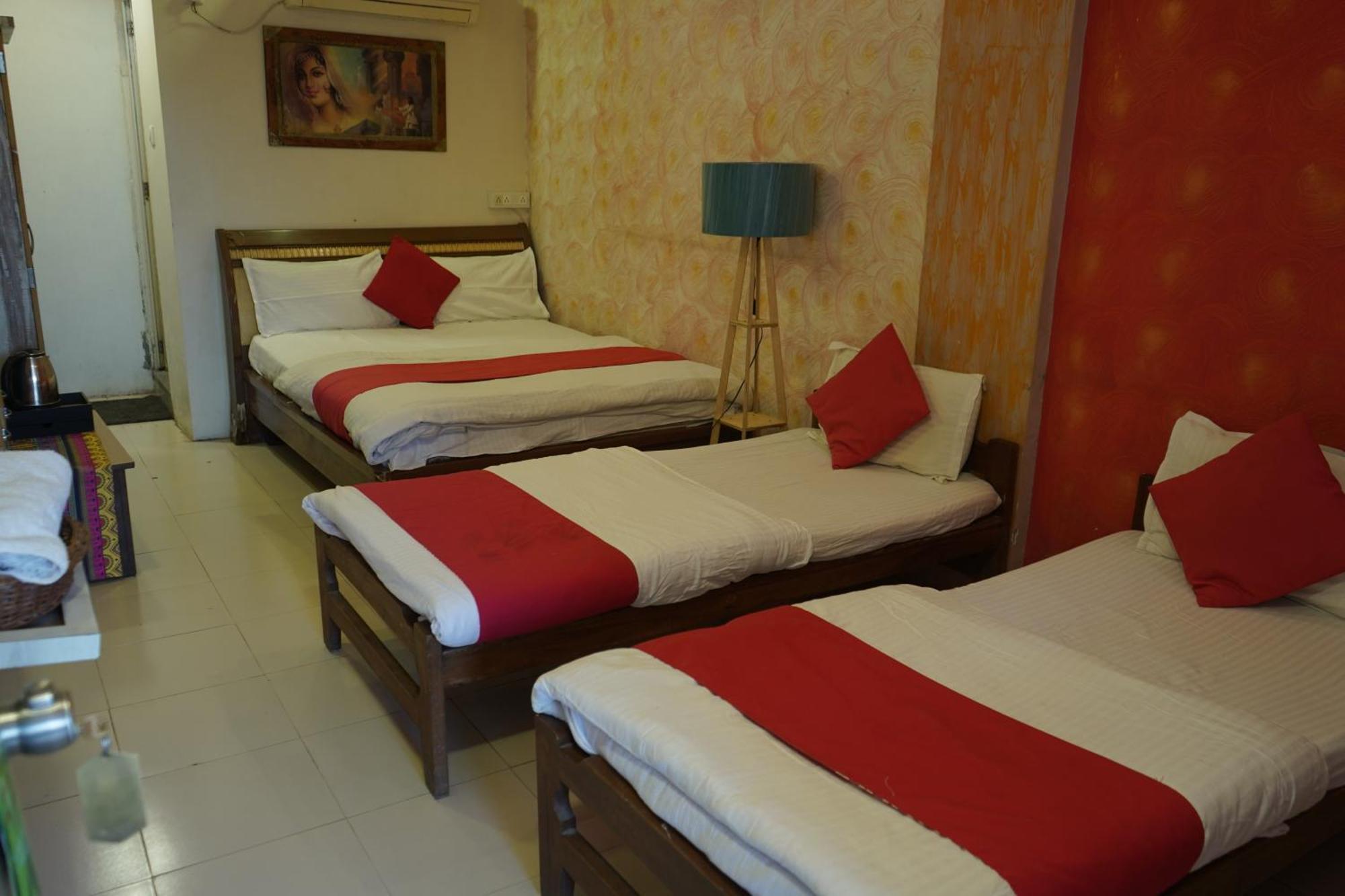 Hotel Krishna Ahmedabad Exterior photo
