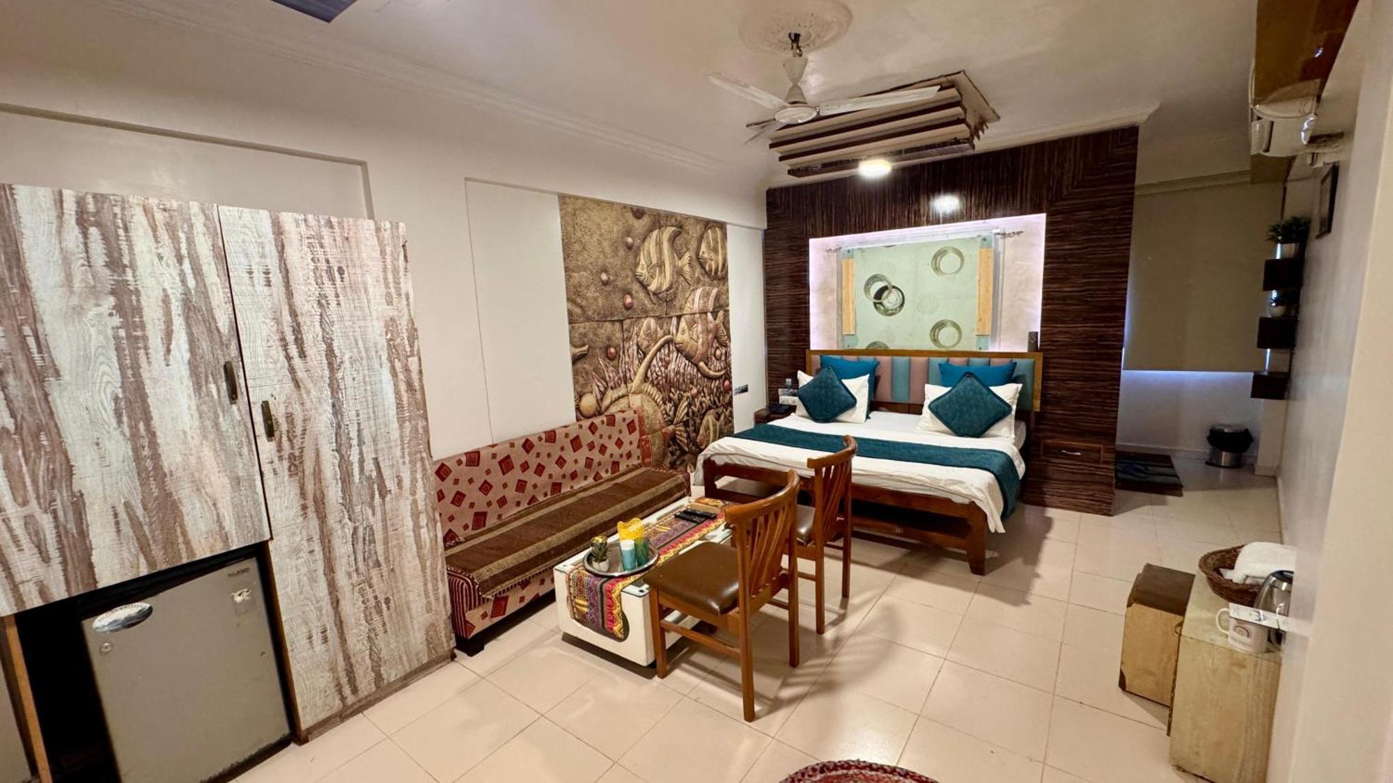 Hotel Krishna Ahmedabad Exterior photo