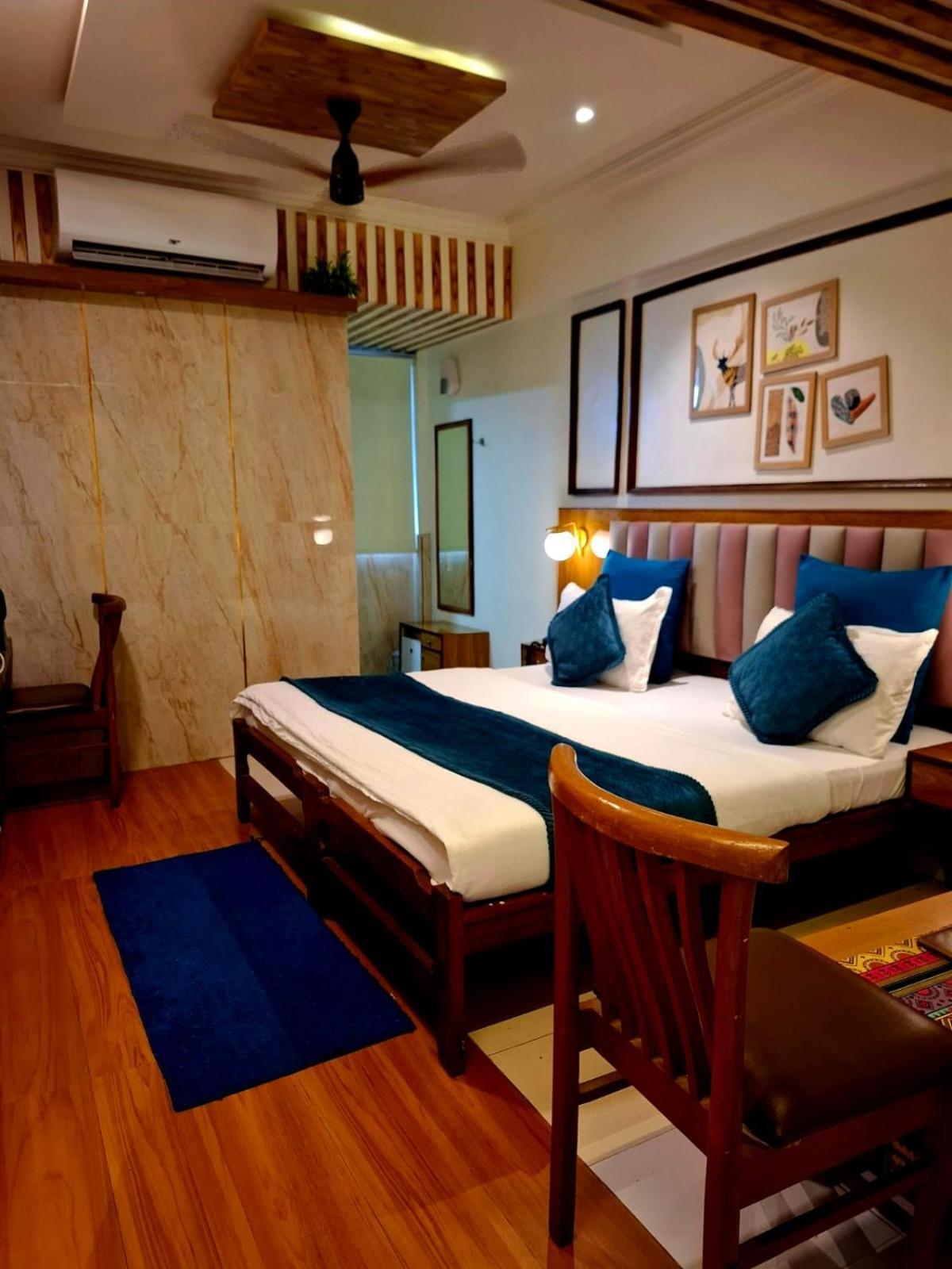 Hotel Krishna Ahmedabad Exterior photo